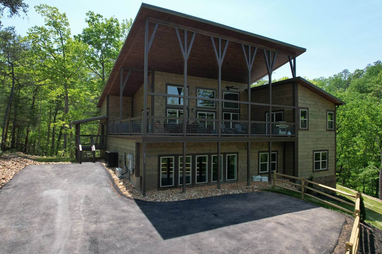 Welcome to A Beary Special Chalet, offered by Bear Tracts Welcome to A Beary Special Chalet, offered by Bear Tracts
