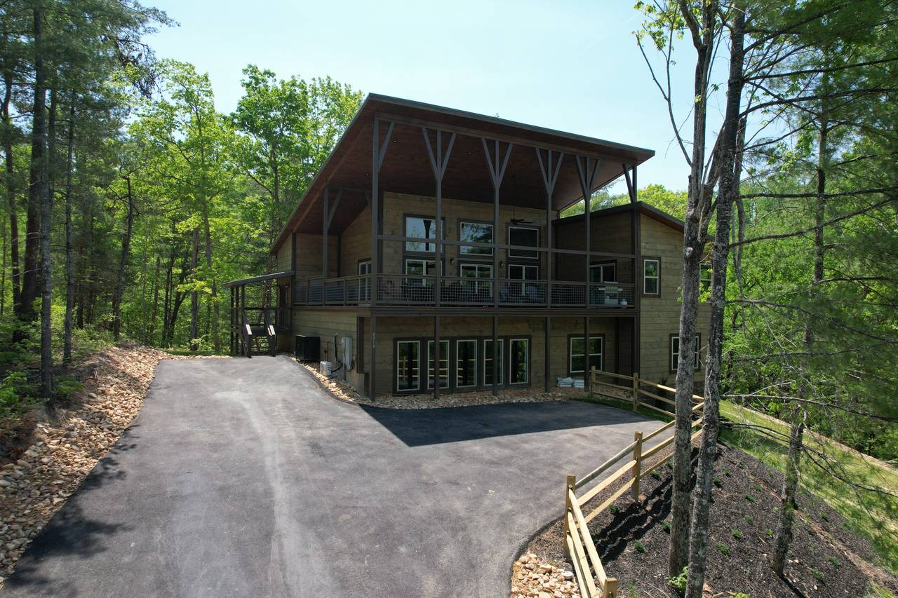 Welcome to A Beary Special Chalet, offered by Bear Tracts Welcome to A Beary Special Chalet, offered by Bear Tracts