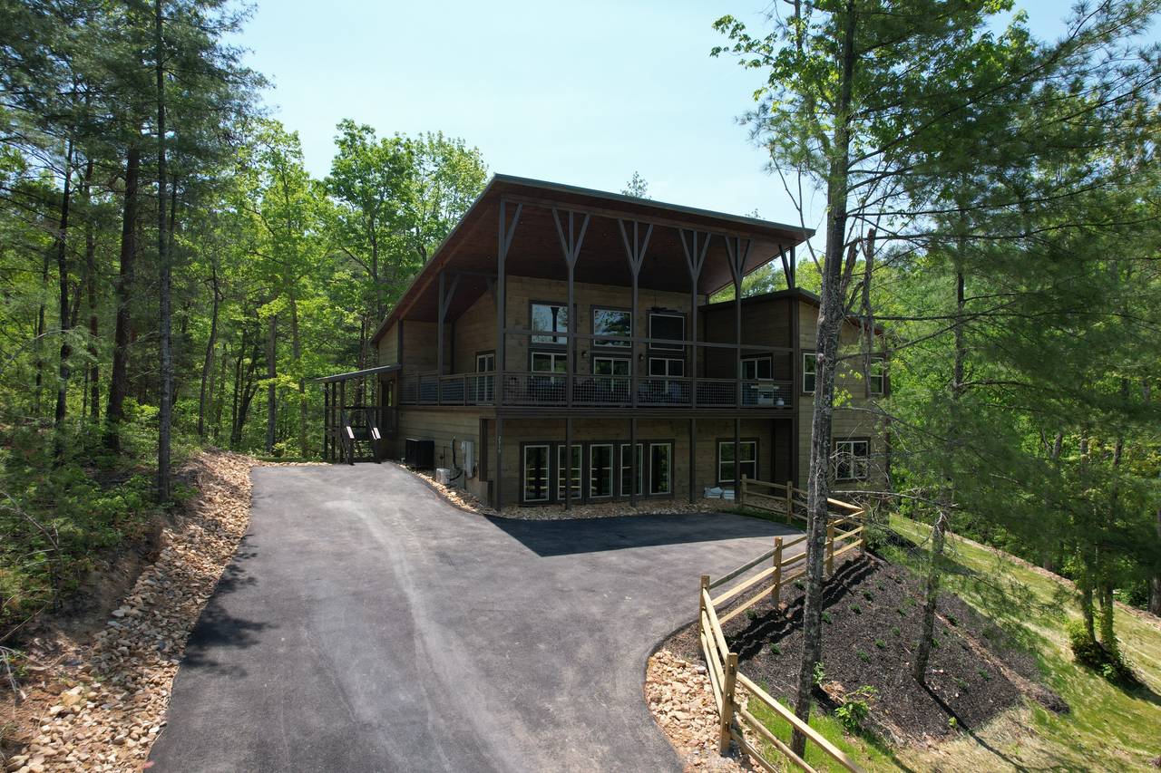 Welcome to A Beary Special Chalet, offered by Bear Tracts Welcome to A Beary Special Chalet, offered by Bear Tracts