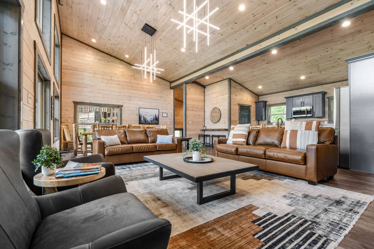 Spacious Living Room with Fireplace & Large HDTV Spacious Living Room with Fireplace & Large HDTV