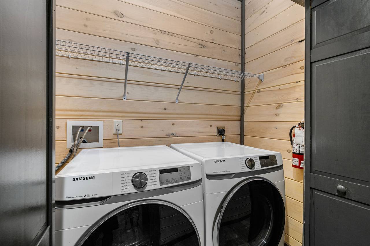 Full size washing machine and dryer Full size washing machine and dryer