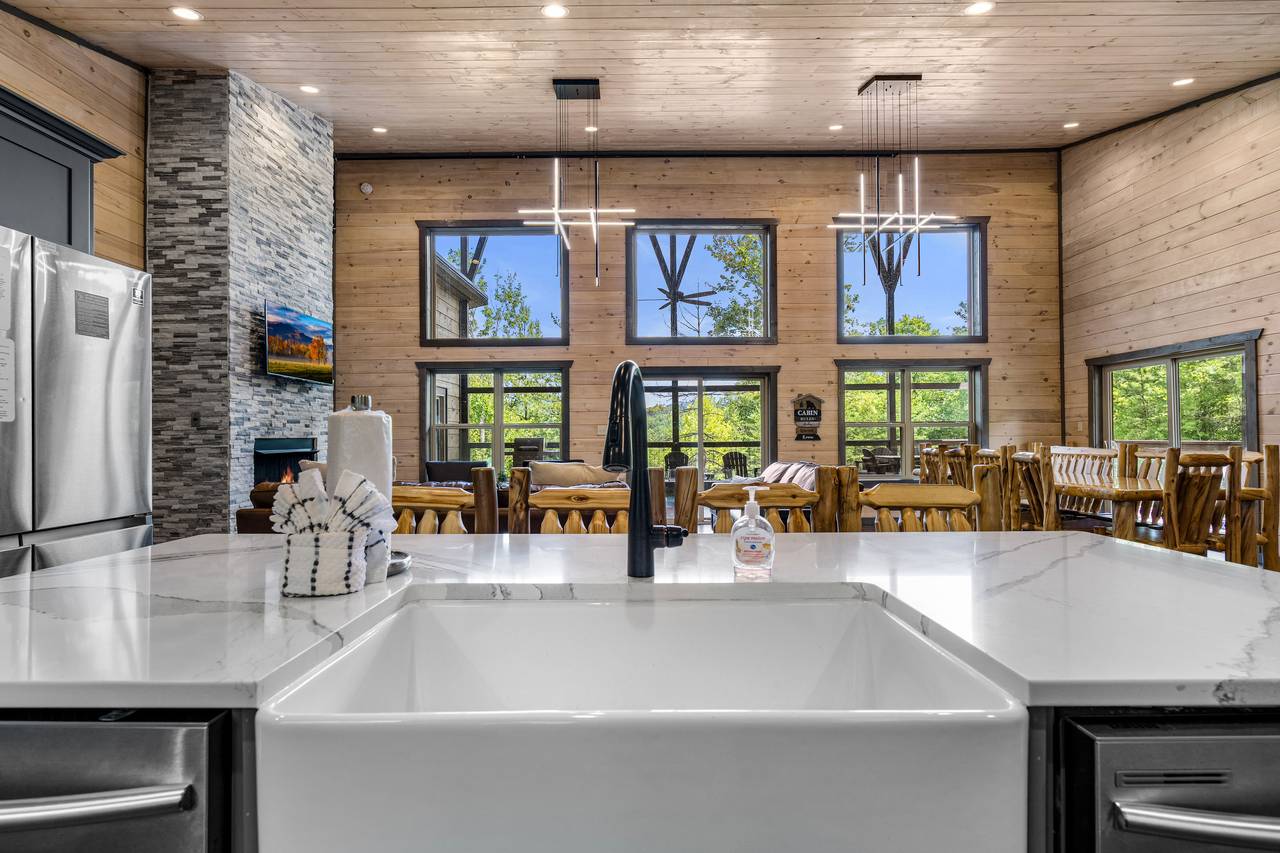 Modern Kitchen with Granite & Stainless Appliances Modern Kitchen with Granite & Stainless Appliances