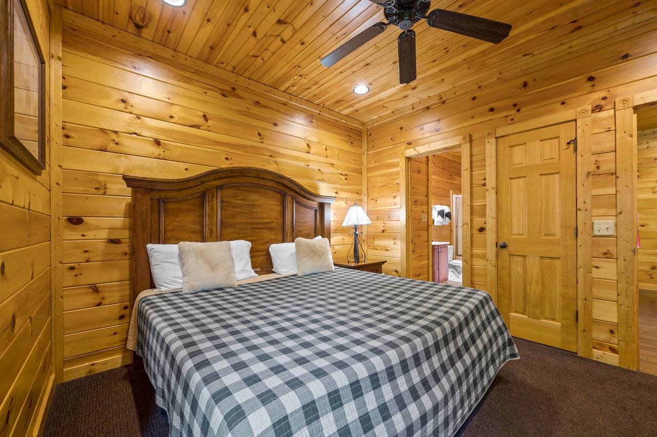 Bedroom 2: King bed with TV and ensuite bathroom Bedroom 2: King bed with TV and ensuite bathroom