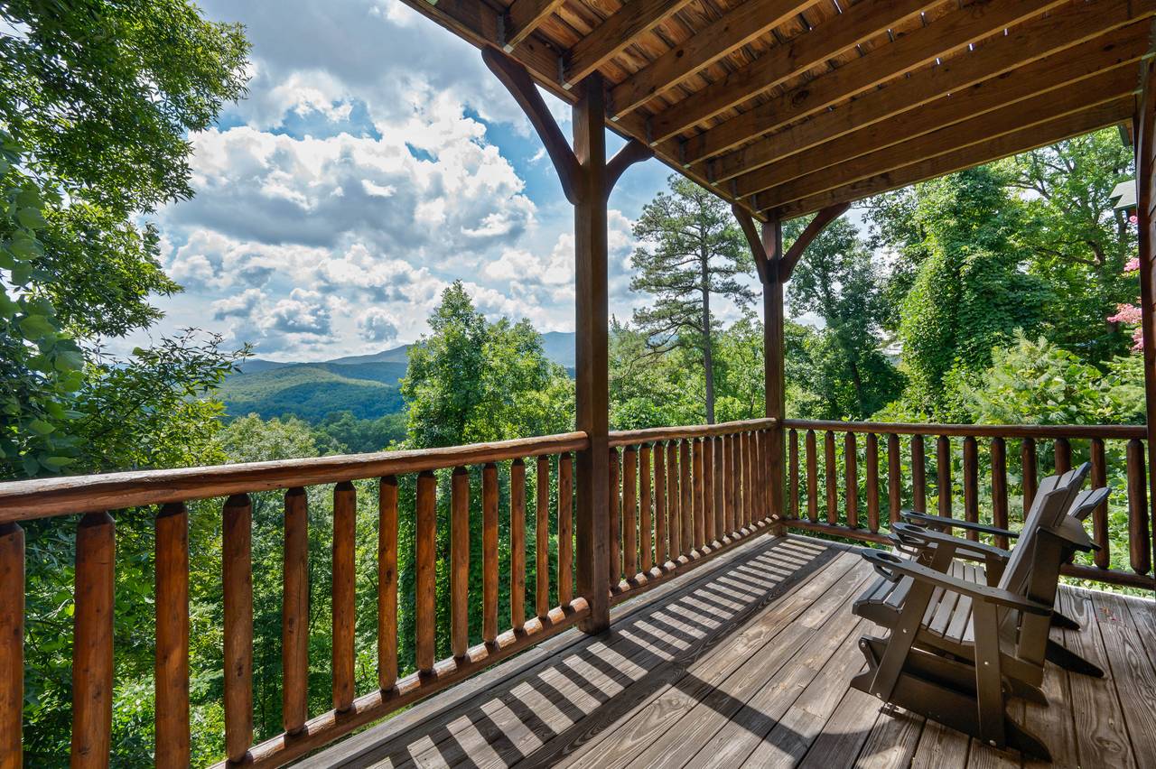 Views of the Smoky Mountains Views of the Smoky Mountains