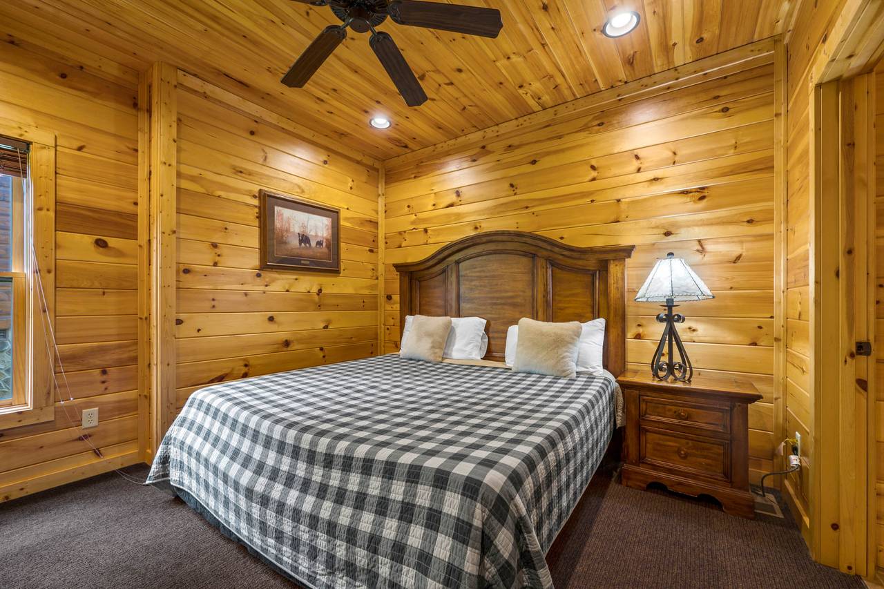 Bedroom 2: King bed with TV and ensuite bathroom Bedroom 2: King bed with TV and ensuite bathroom