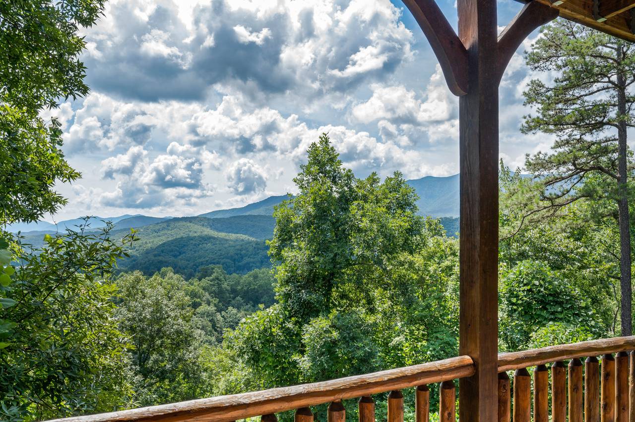 Views of the Smoky Mountains Views of the Smoky Mountains
