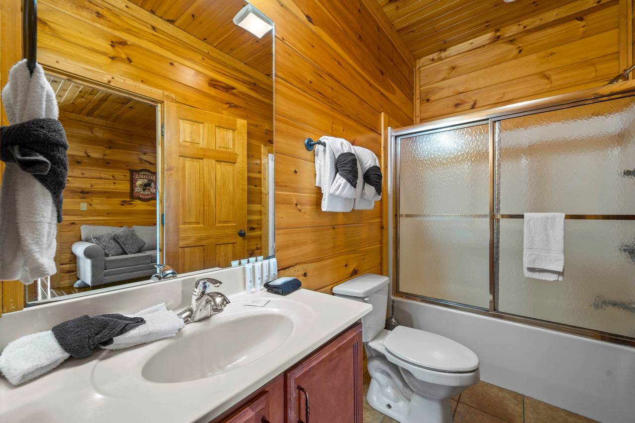 Bathroom 2 with tub and shower combination Bathroom 2 with tub and shower combination
