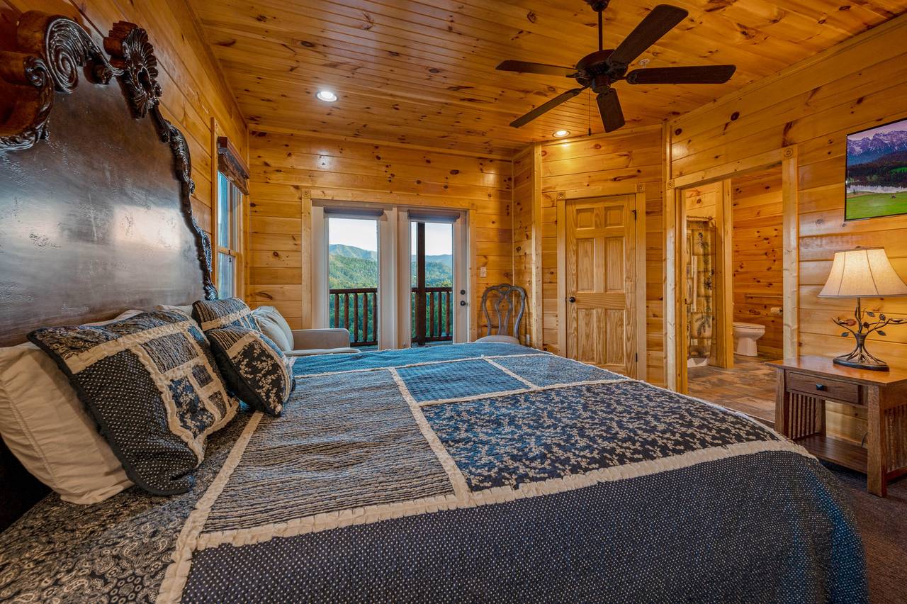 Bed 4: main level, king bed, deck entrance, TV, ensuite full bat Bed 4: main level, king bed, deck entrance, TV, ensuite full bat