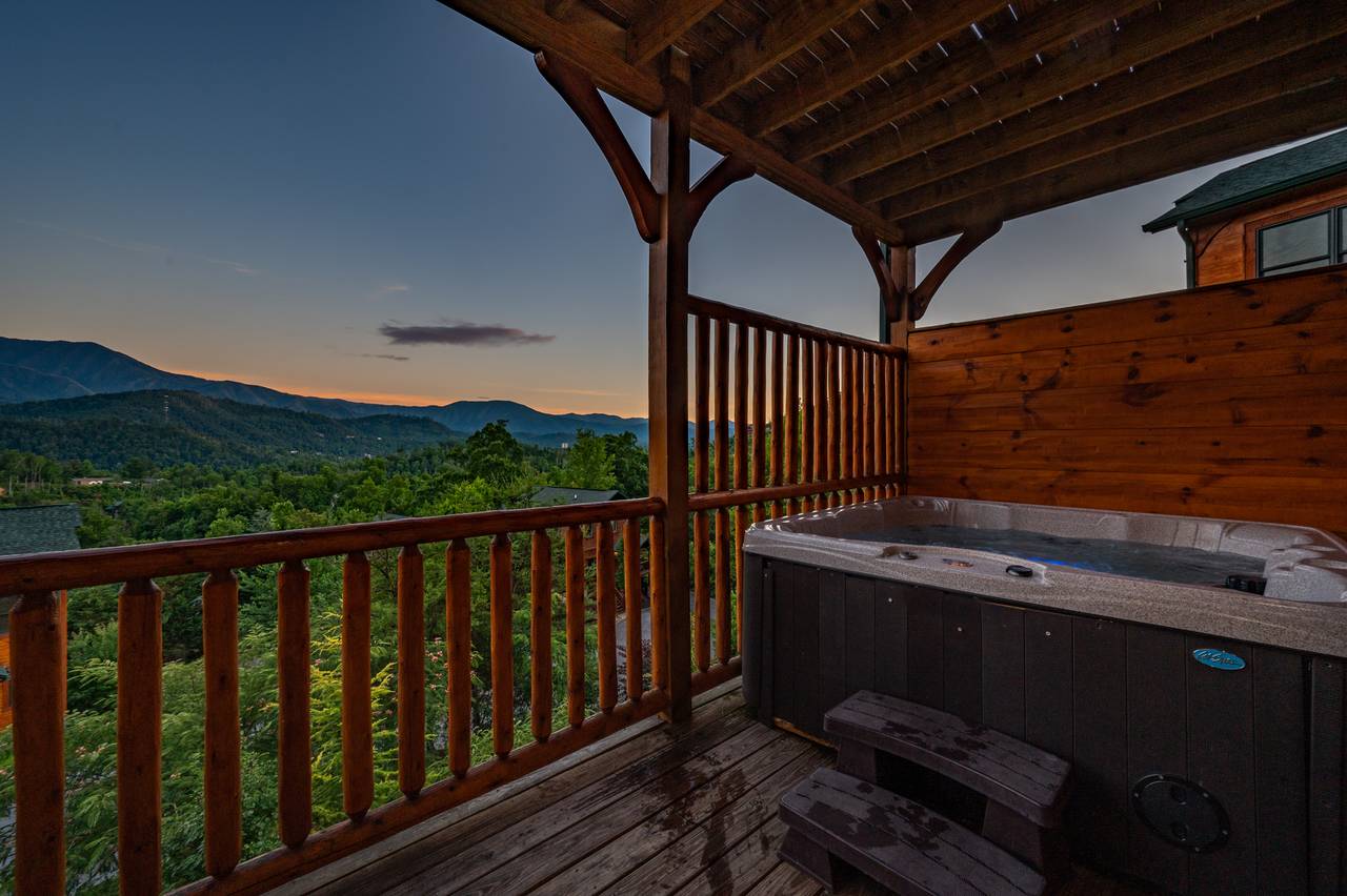 Spend your evenings in the private hot tub enjoying the views! Spend your evenings in the private hot tub enjoying the views!