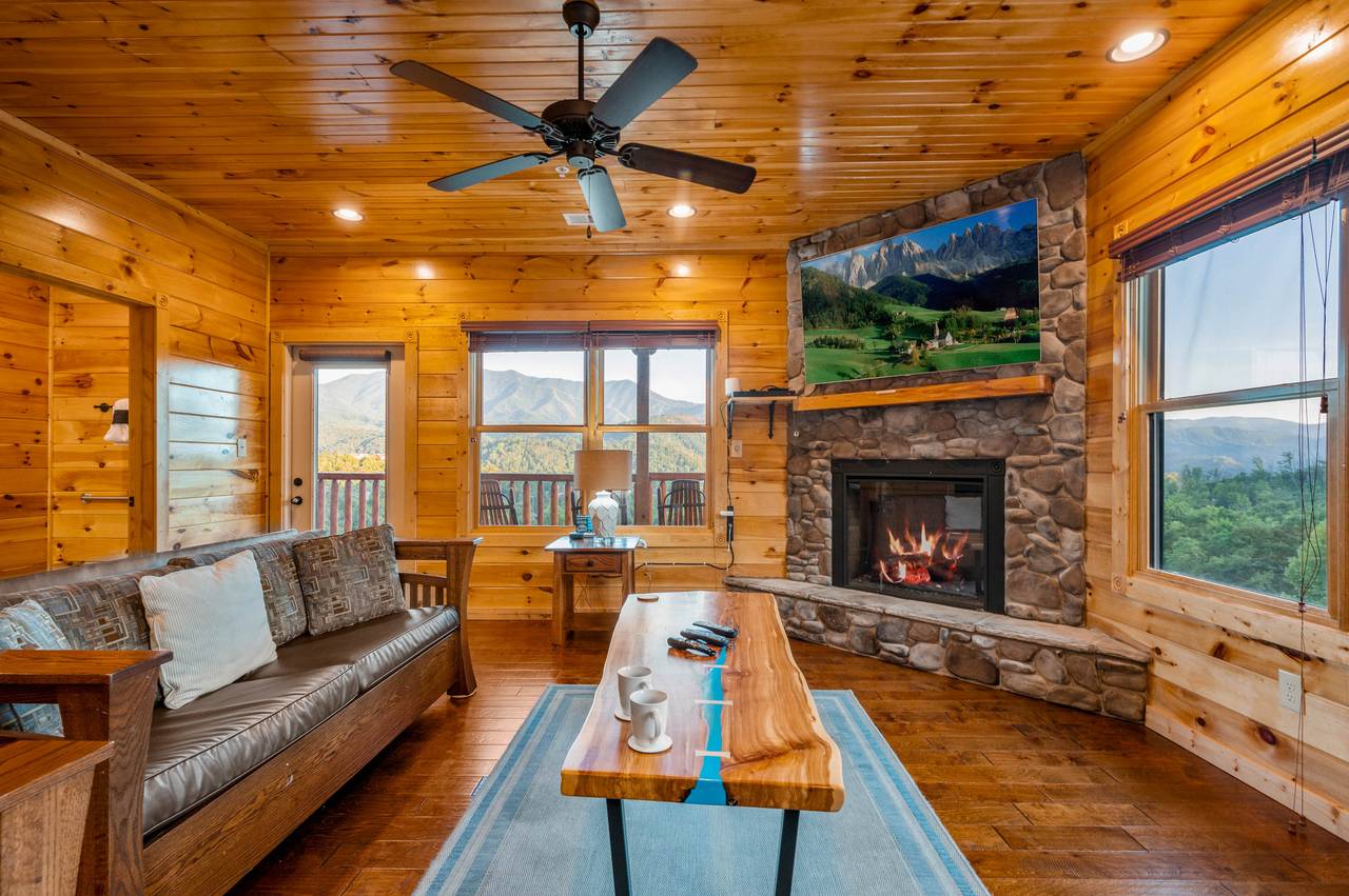 Main level living room: Fireplace, TV, 2 sleepers, & views Main level living room: Fireplace, TV, 2 sleepers, & views