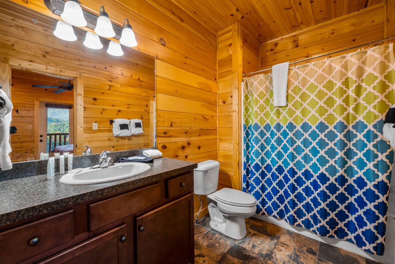 Bed 5: ensuite full bath shared with the lower level common area Bed 5: ensuite full bath shared with the lower level common area