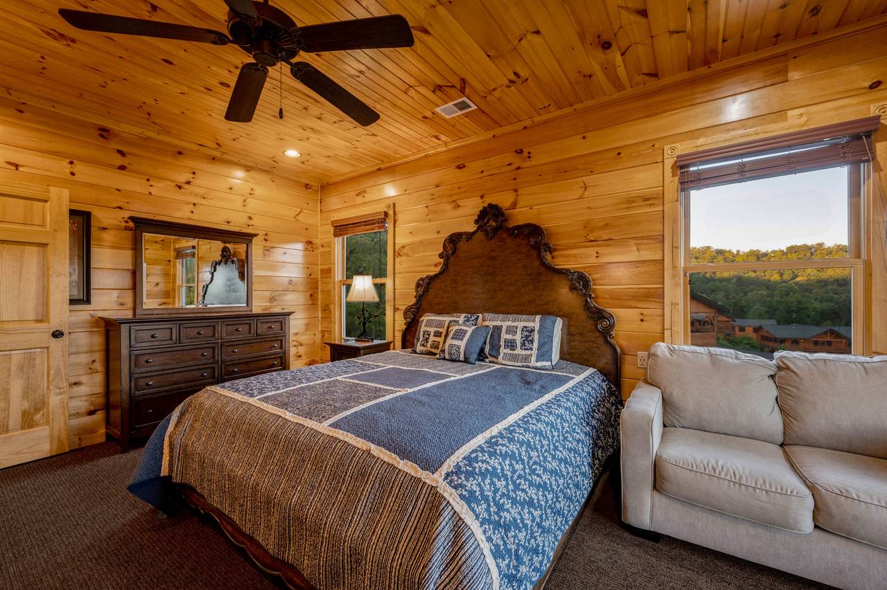 Bed 4: main level, king bed, deck entrance, TV, ensuite full bat Bed 4: main level, king bed, deck entrance, TV, ensuite full bat