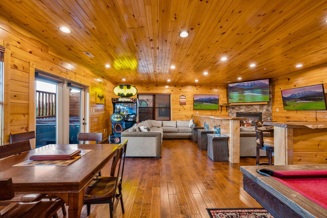 Lower level entertainment room with something for everyone! Lower level entertainment room with something for everyone!