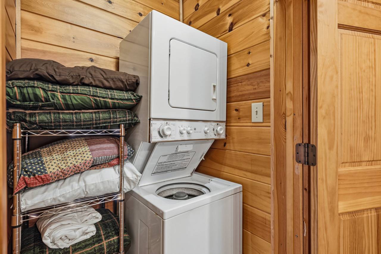 Stackable washer and dryer - free to use Stackable washer and dryer - free to use