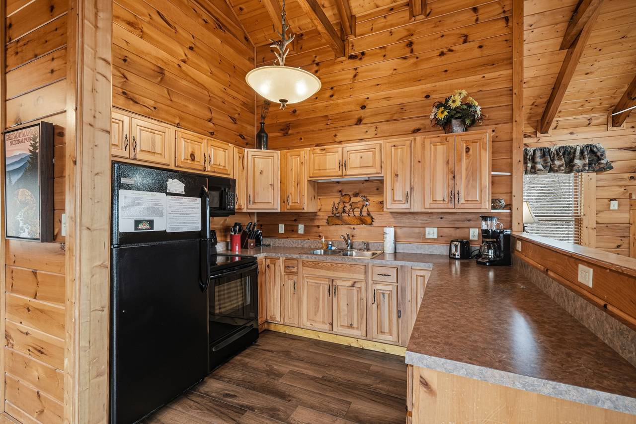 Fully equipped kitchen with appliances, cookware & more Fully equipped kitchen with appliances, cookware & more