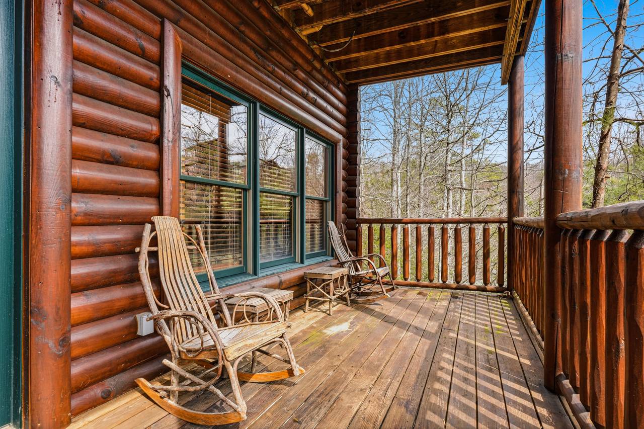 Porch swing & rocking chairs for peaceful evenings Porch swing & rocking chairs for peaceful evenings