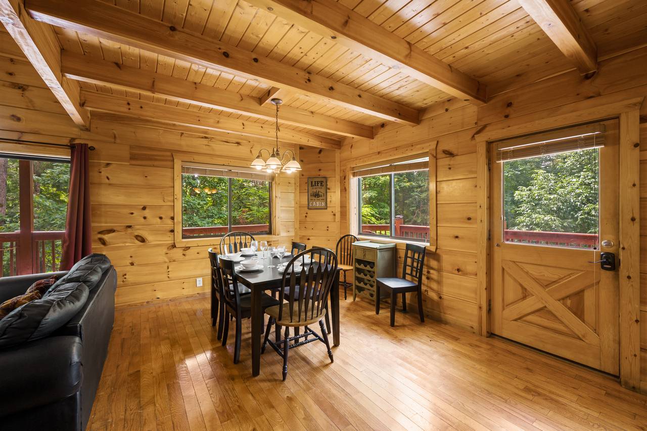 Dining area with a table for 6 Dining area with a table for 6