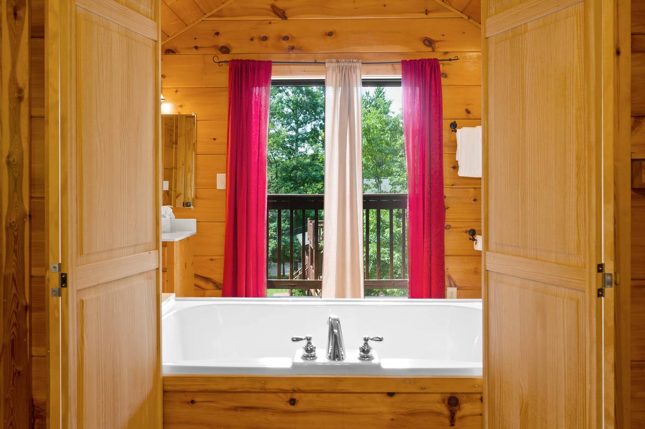 Upper level ensuite jacuzzi tub and deck entrance Upper level ensuite jacuzzi tub and deck entrance