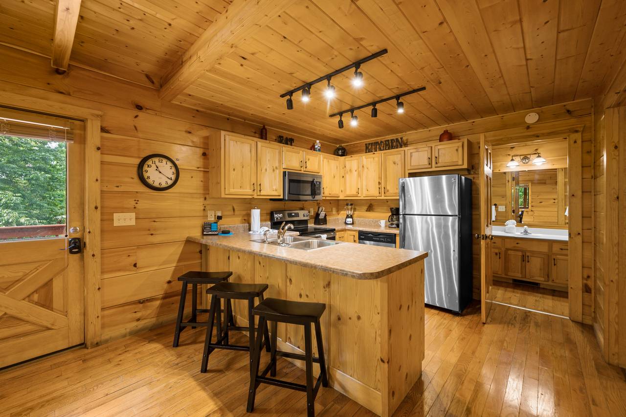 Fully equipped kitchen on the main level Fully equipped kitchen on the main level