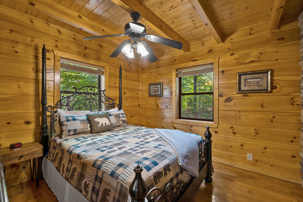 Bed 2: Queen bed with TV and fireplace on the main level Bed 2: Queen bed with TV and fireplace on the main level