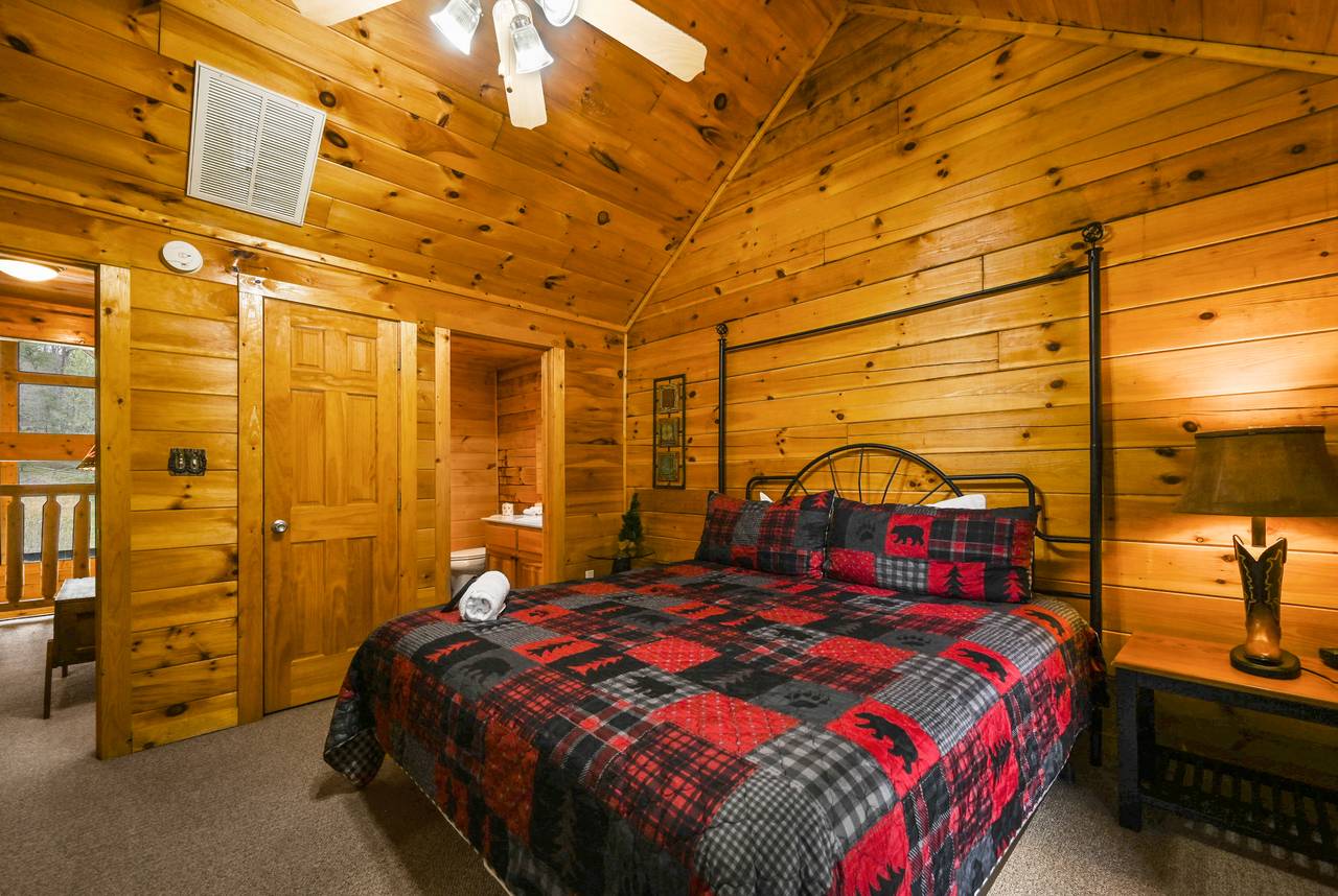 <span class="name">Bedroom 2 - Upper Level King Bed with Ensuite Full Bathroom</span> <span class="name">Bedroom 2 - Upper Level King Bed with Ensuite Full Bathroom</span>