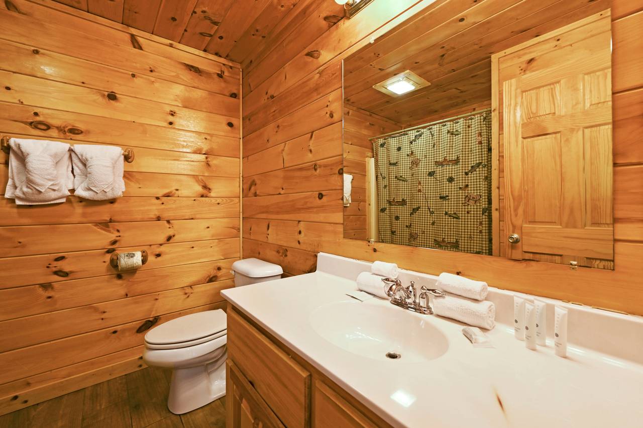 <span class="name">Bedroom 3 - Ensuite Full Bath with Shower/Tub Combo</span> <span class="name">Bedroom 3 - Ensuite Full Bath with Shower/Tub Combo</span>