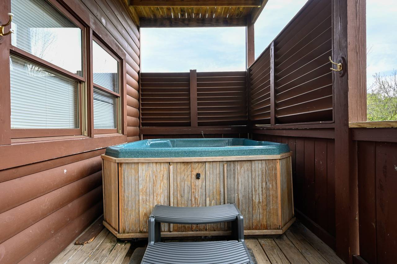 <span class="name">Hot Tub</span> <span class="name">Hot Tub</span>