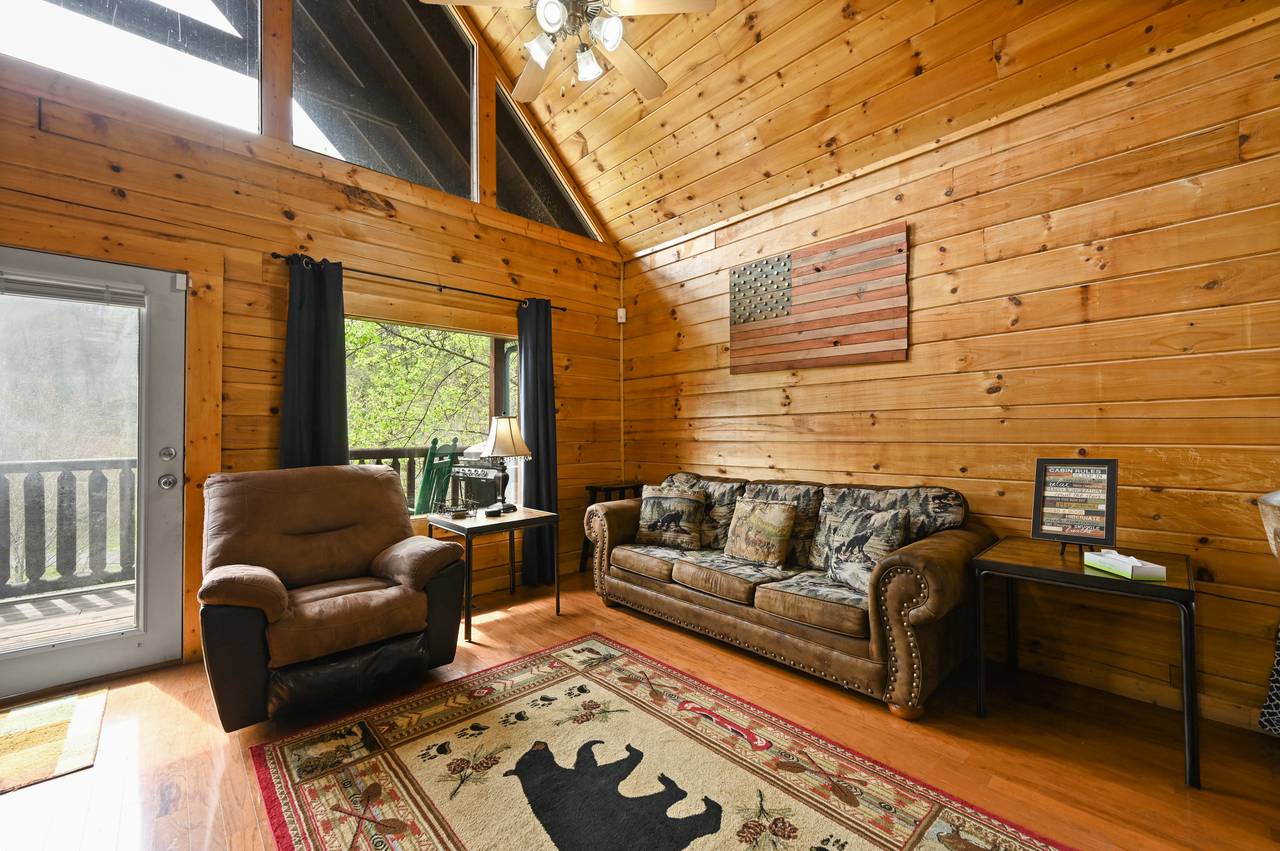 <span class="name">A queen sleeper sofa on the main level for additional sleeping.</span> <span class="name">A queen sleeper sofa on the main level for additional sleeping.</span>