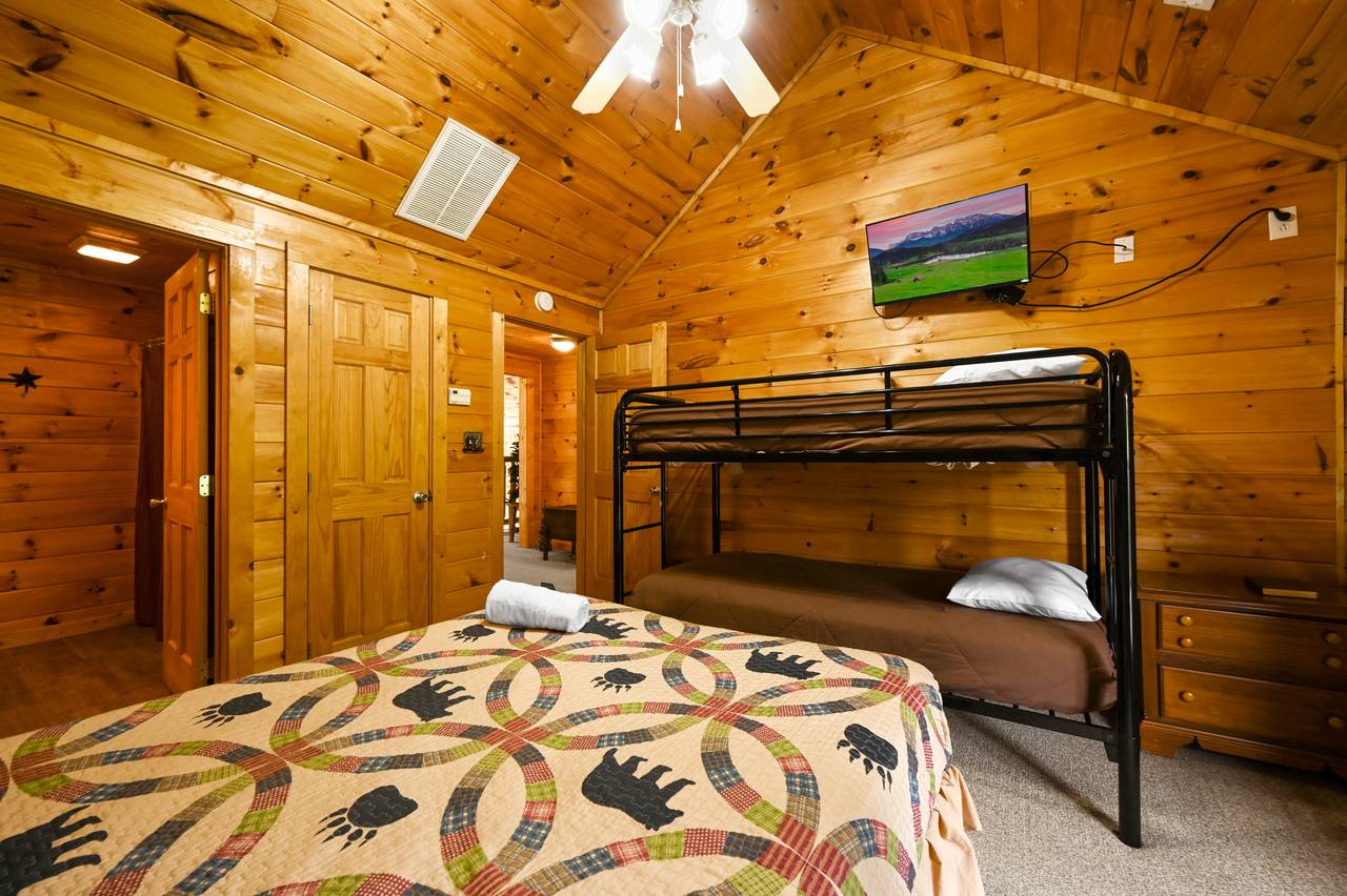 <span class="name">Bedroom 4 - Upper Level: Queen Bed and Twin over Twin Bunk Bed w</span> <span class="name">Bedroom 4 - Upper Level: Queen Bed and Twin over Twin Bunk Bed w</span>