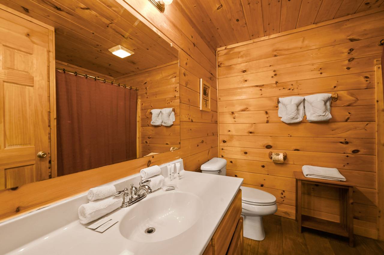 <span class="name">Bedroom 5 - Ensuite Full Bathroom with Tub/Shower Combo</span> <span class="name">Bedroom 5 - Ensuite Full Bathroom with Tub/Shower Combo</span>