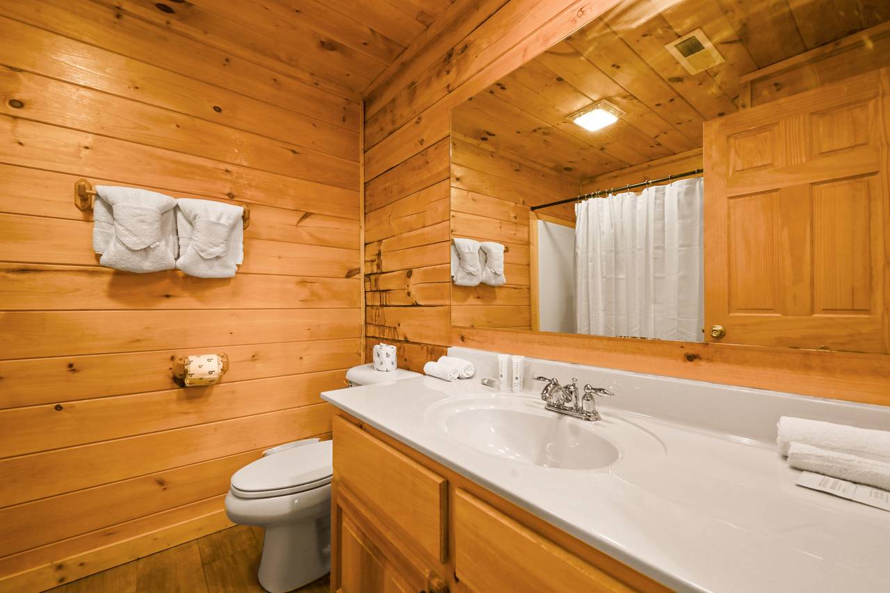 <span class="name">Bedroom 2 - Ensuite Full Bath with Tub/Shower Combo</span> <span class="name">Bedroom 2 - Ensuite Full Bath with Tub/Shower Combo</span>