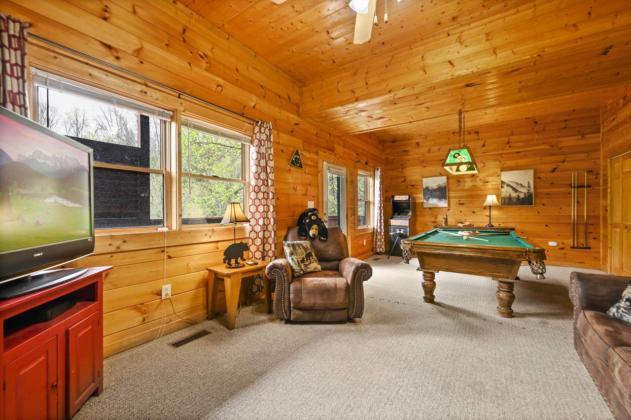 <span class="name">Lower level entertainment room.</span> <span class="name">Lower level entertainment room.</span>