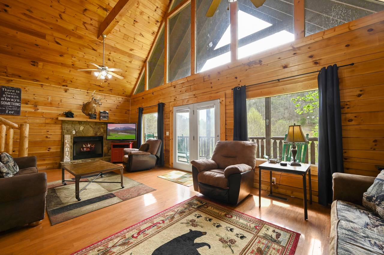 <span class="name">Spacious Main Floor Living Space with 2 Queen Sleeper Sofas</span> <span class="name">Spacious Main Floor Living Space with 2 Queen Sleeper Sofas</span>