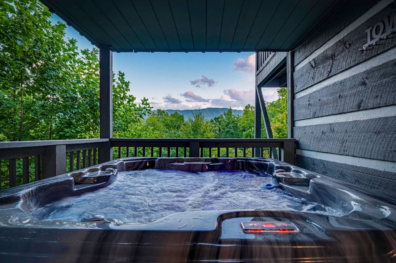 <span class="name">Private hot tub with mountain backdrop</span> <span class="name">Private hot tub with mountain backdrop</span>