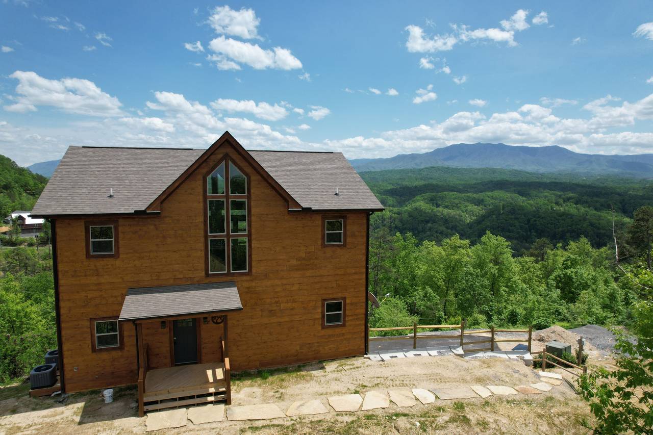 3 bedroom 3.5 bath with a gorgeous view! 3 bedroom 3.5 bath with a gorgeous view!