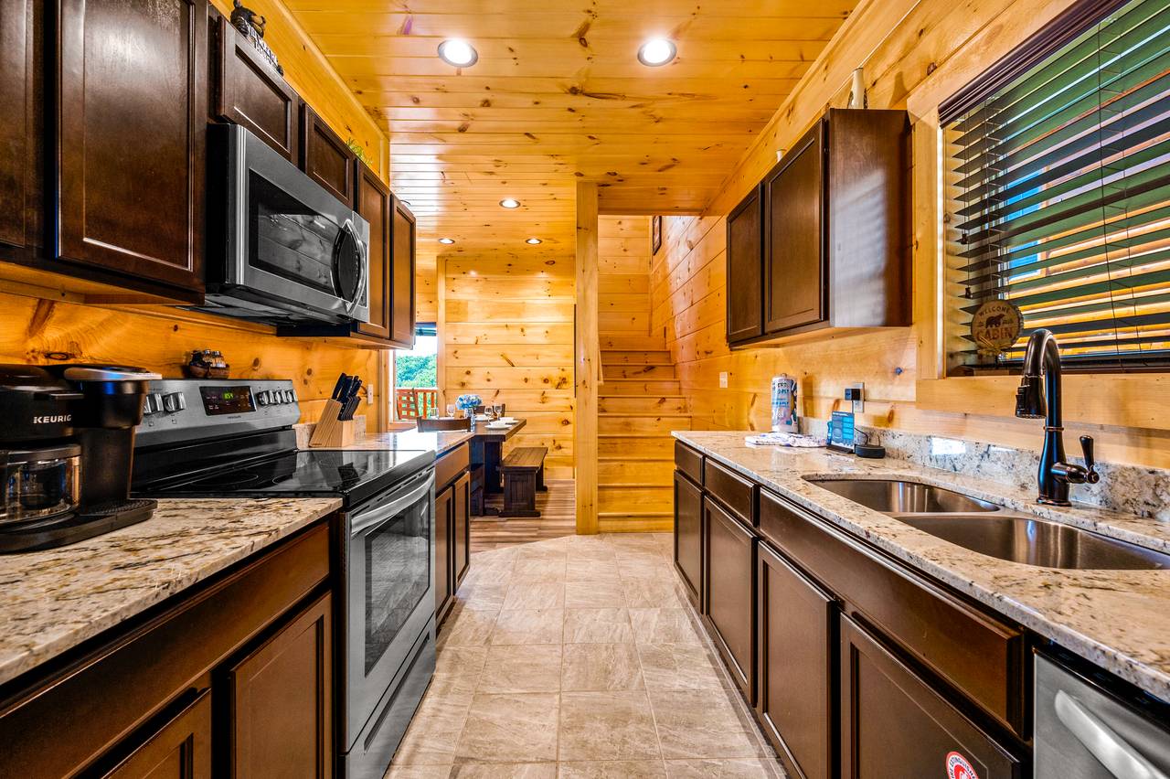 Fully equipped kitchen: appliances, cook/bake/dish-ware & more Fully equipped kitchen: appliances, cook/bake/dish-ware & more