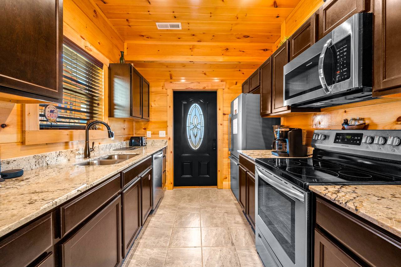 Fully equipped kitchen: appliances, cook/bake/dish-ware & more Fully equipped kitchen: appliances, cook/bake/dish-ware & more