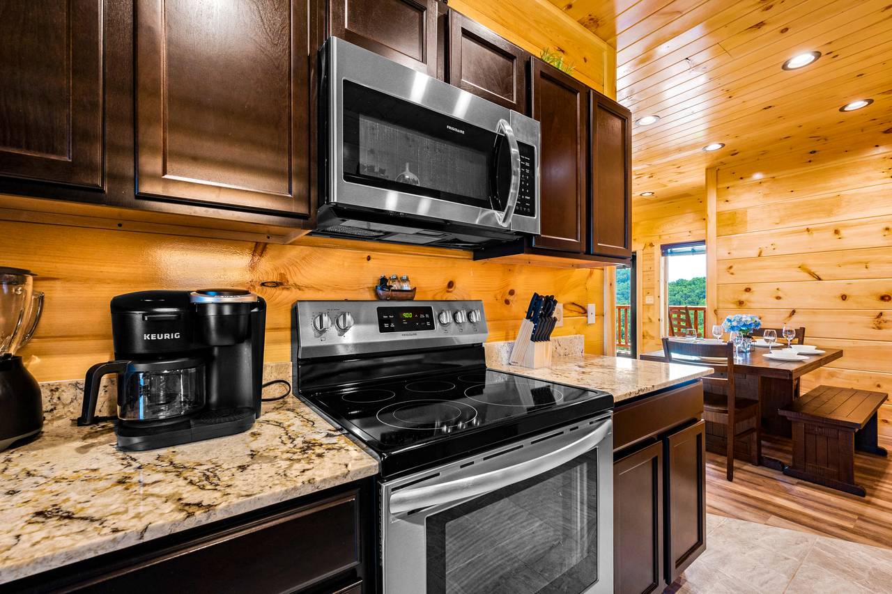 Fully equipped kitchen: appliances, cook/bake/dish-ware & more Fully equipped kitchen: appliances, cook/bake/dish-ware & more