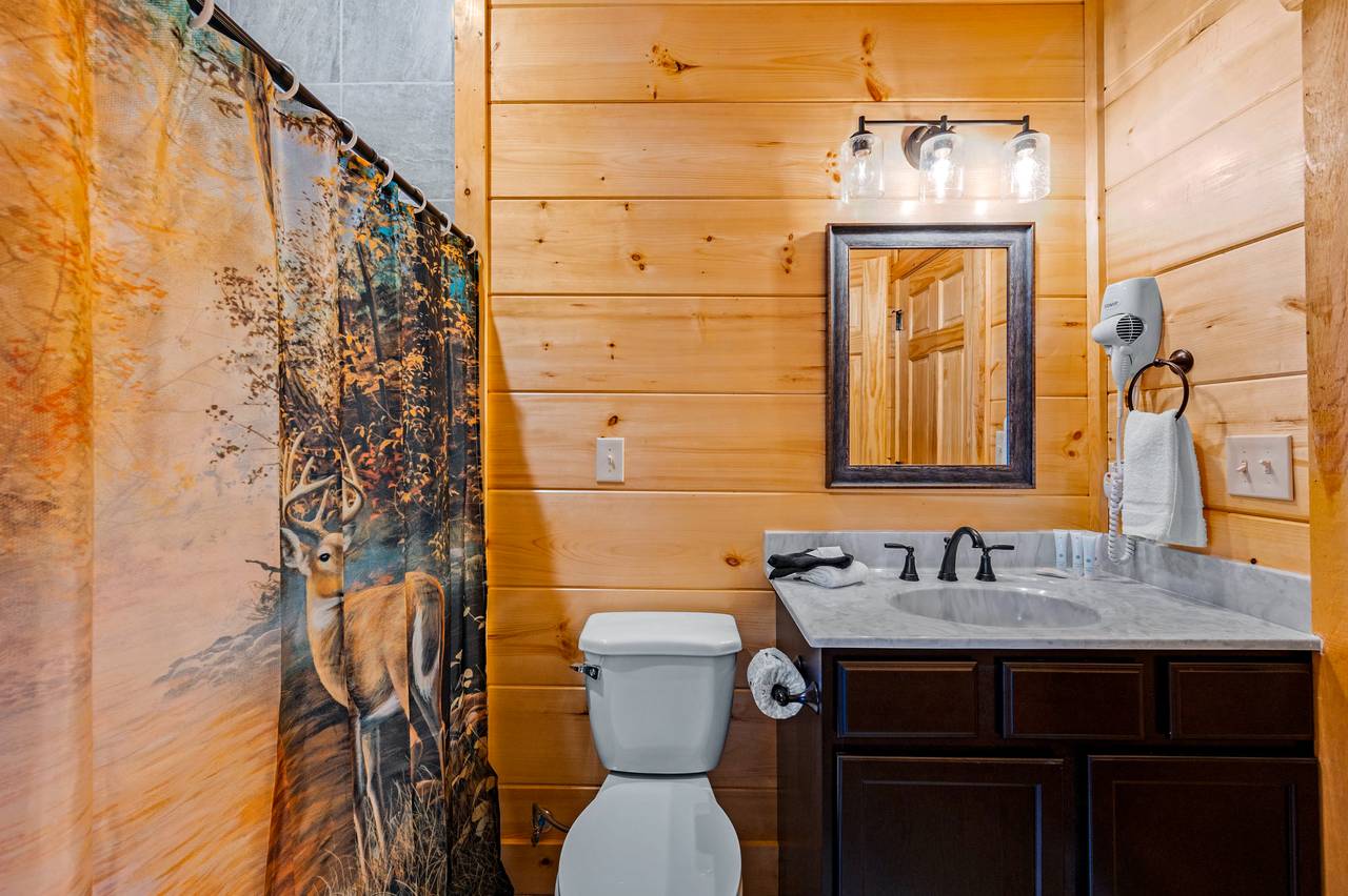 Bed 2 Ensuite Full Bathroom with tub/shower combo Bed 2 Ensuite Full Bathroom with tub/shower combo