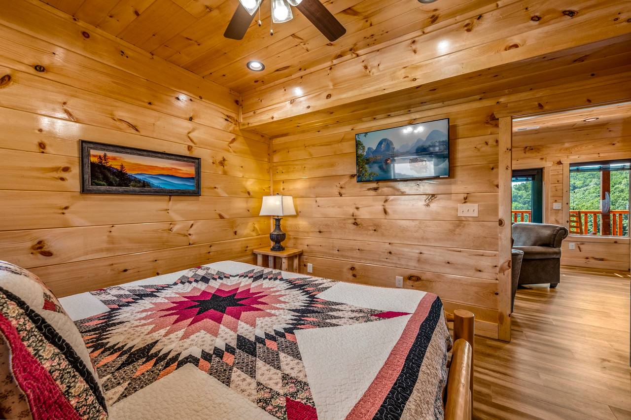 Bed 1: Main Level, King Bed, TV, and En-Suite Full Bathroom Bed 1: Main Level, King Bed, TV, and En-Suite Full Bathroom