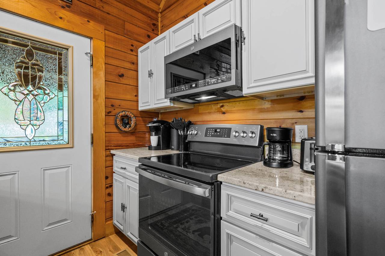 Fully equipped kitchen: cookware, dinnerware, bakeware & more Fully equipped kitchen: cookware, dinnerware, bakeware & more
