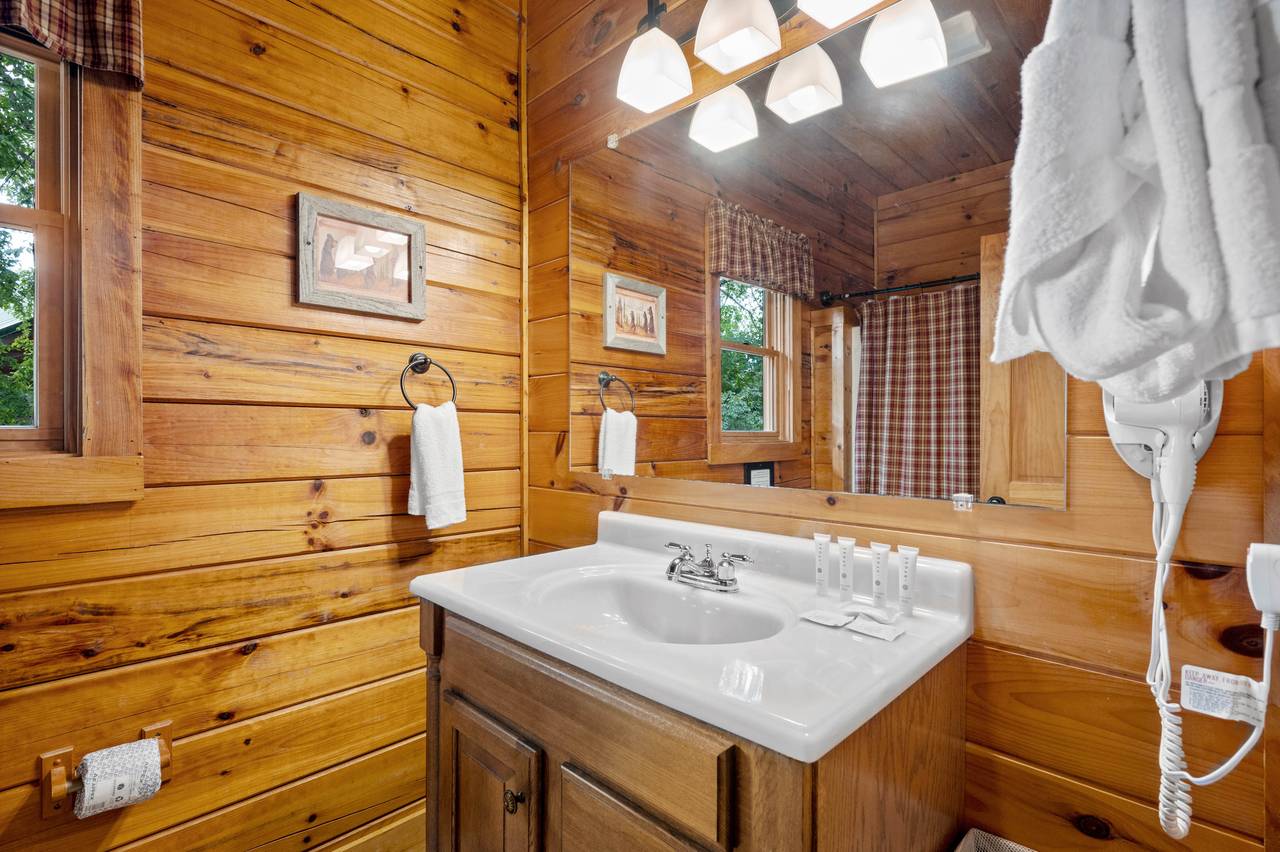 Bed 1: En-suite full bathroom Bed 1: En-suite full bathroom