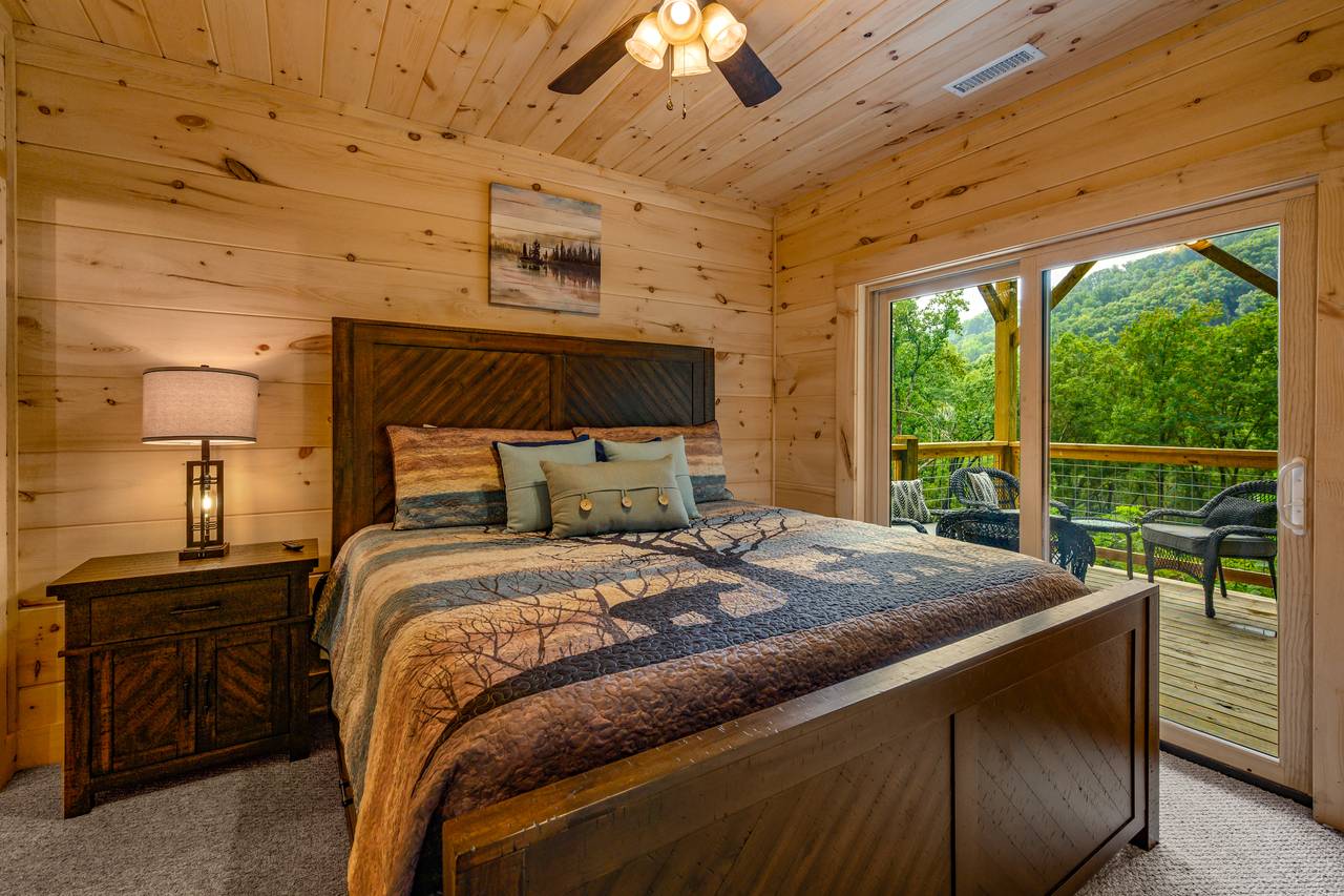 Bed 2: Lower level, King, deck entrance, en-suie bath & TV Bed 2: Lower level, King, deck entrance, en-suie bath & TV