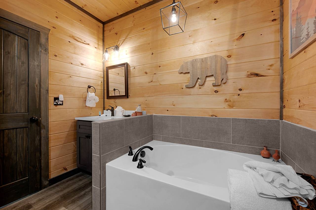 Bed 2 Ensuite full bathroom with standing shower & jetted tub Bed 2 Ensuite full bathroom with standing shower & jetted tub