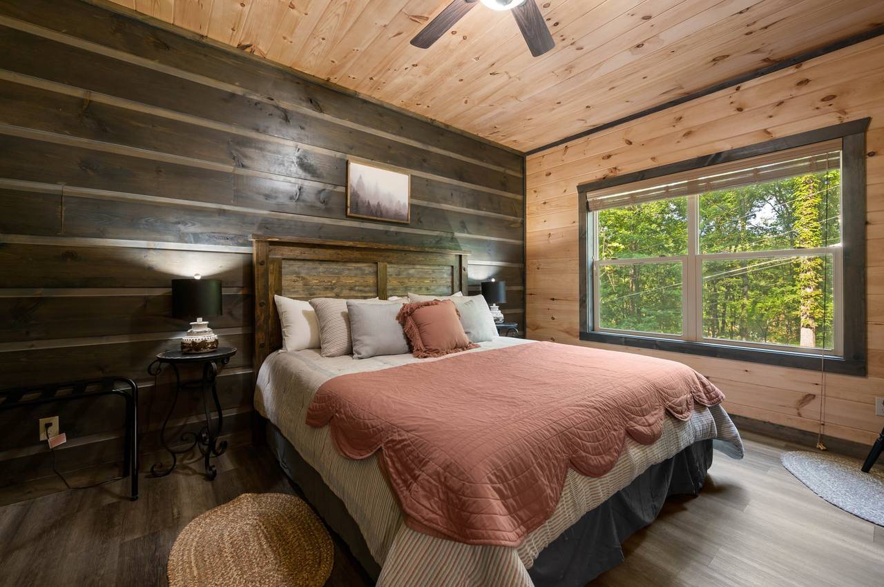 Bedroom 2: lower level, king bed, TV, ensuite bath & jetted tub Bedroom 2: lower level, king bed, TV, ensuite bath & jetted tub