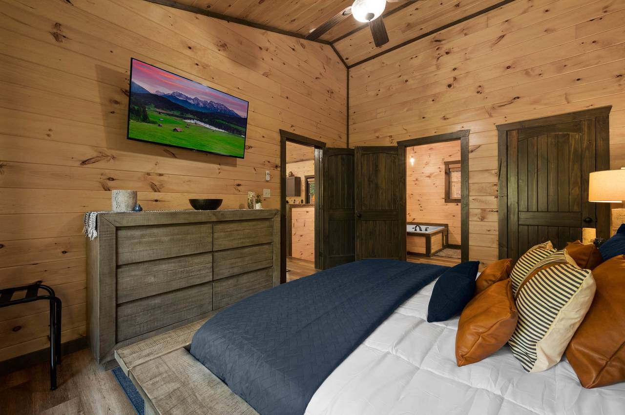 Bedroom 1: Main level, king bed, TV, ensuite bath & jetted tub Bedroom 1: Main level, king bed, TV, ensuite bath & jetted tub