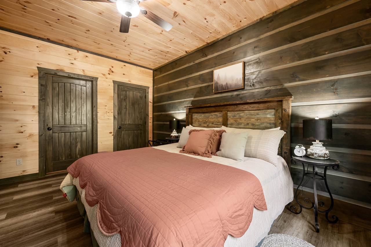 Bedroom 2: lower level, king bed, TV, ensuite bath & jetted tub Bedroom 2: lower level, king bed, TV, ensuite bath & jetted tub