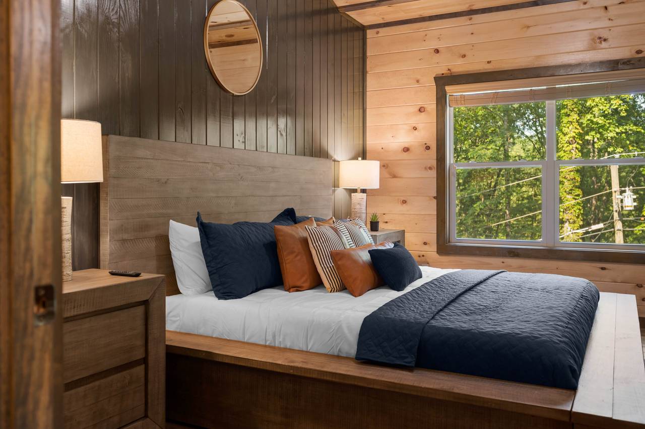 Bedroom 1: Main level, king bed, TV, ensuite bath & jetted tub Bedroom 1: Main level, king bed, TV, ensuite bath & jetted tub