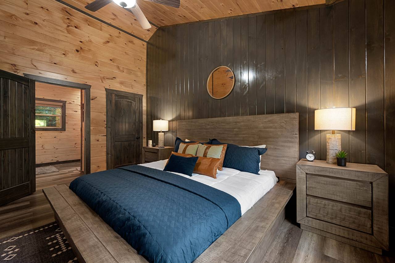 Bedroom 1: Main level, king bed, TV, ensuite bath & jetted tub Bedroom 1: Main level, king bed, TV, ensuite bath & jetted tub