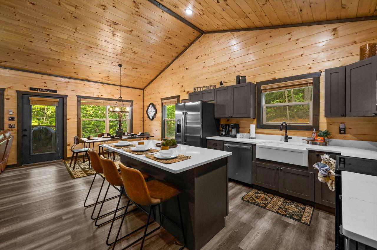Spacious kitchen and dining area Spacious kitchen and dining area